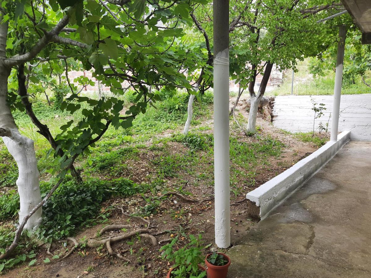 Hillside Apartments Borsh Ngoại thất bức ảnh