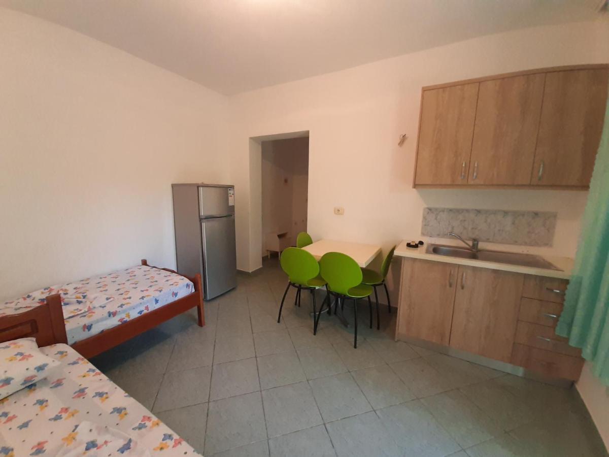 Hillside Apartments Borsh Ngoại thất bức ảnh